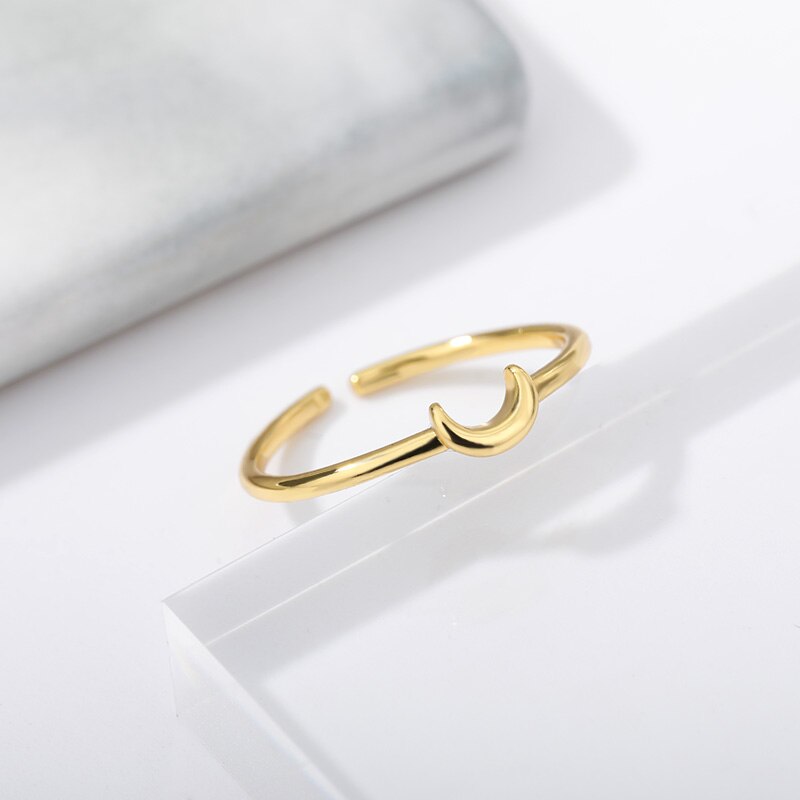 Nova – Strakke Halvemaan Ring voor Sieraden