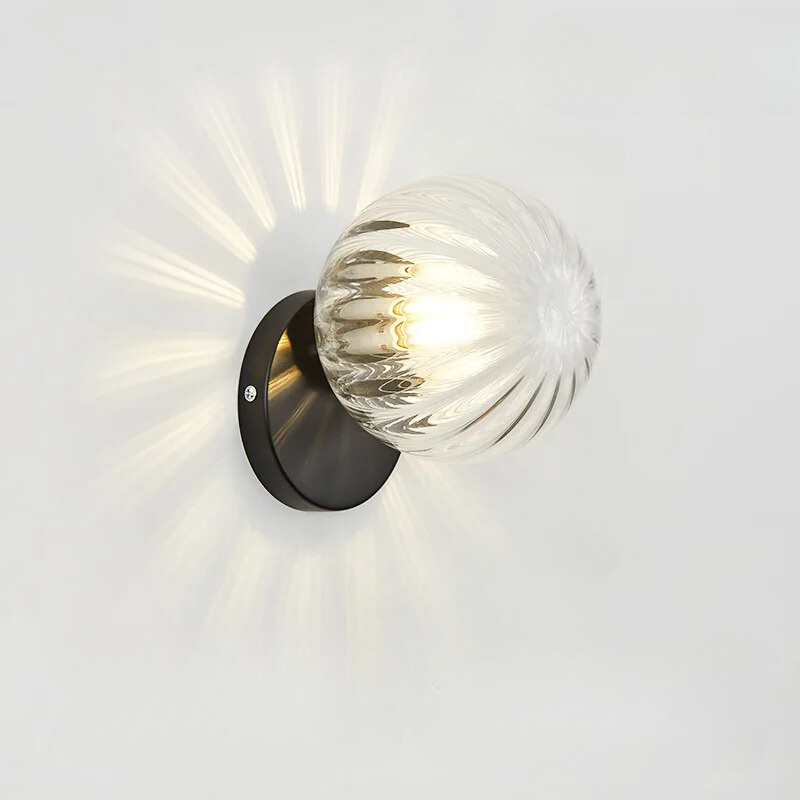 LuxeGlow - Stijlvolle Gouden Wandlamp met Glazen Bol