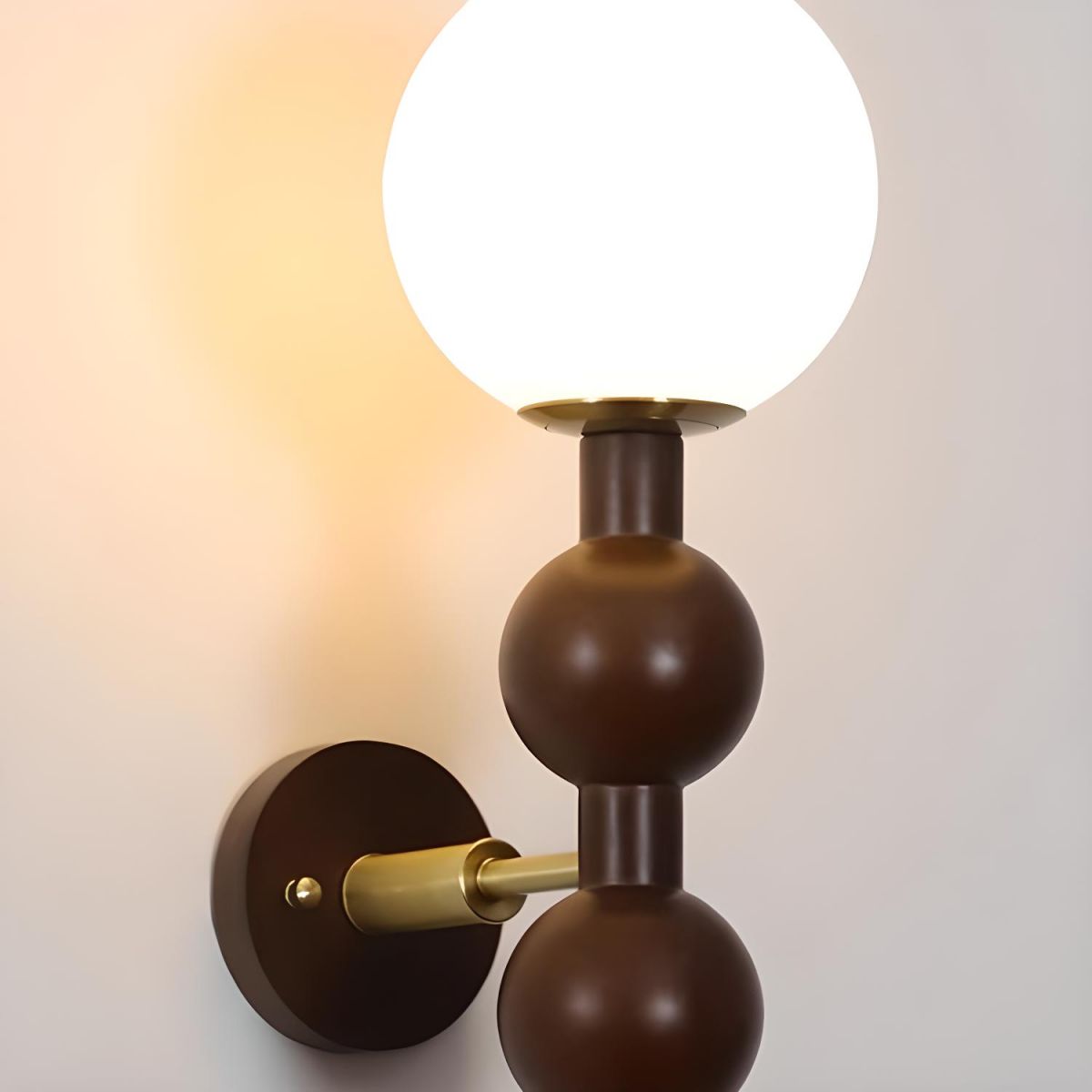 LumenSphere - Luxe Metalen Wandlamp met Bollen