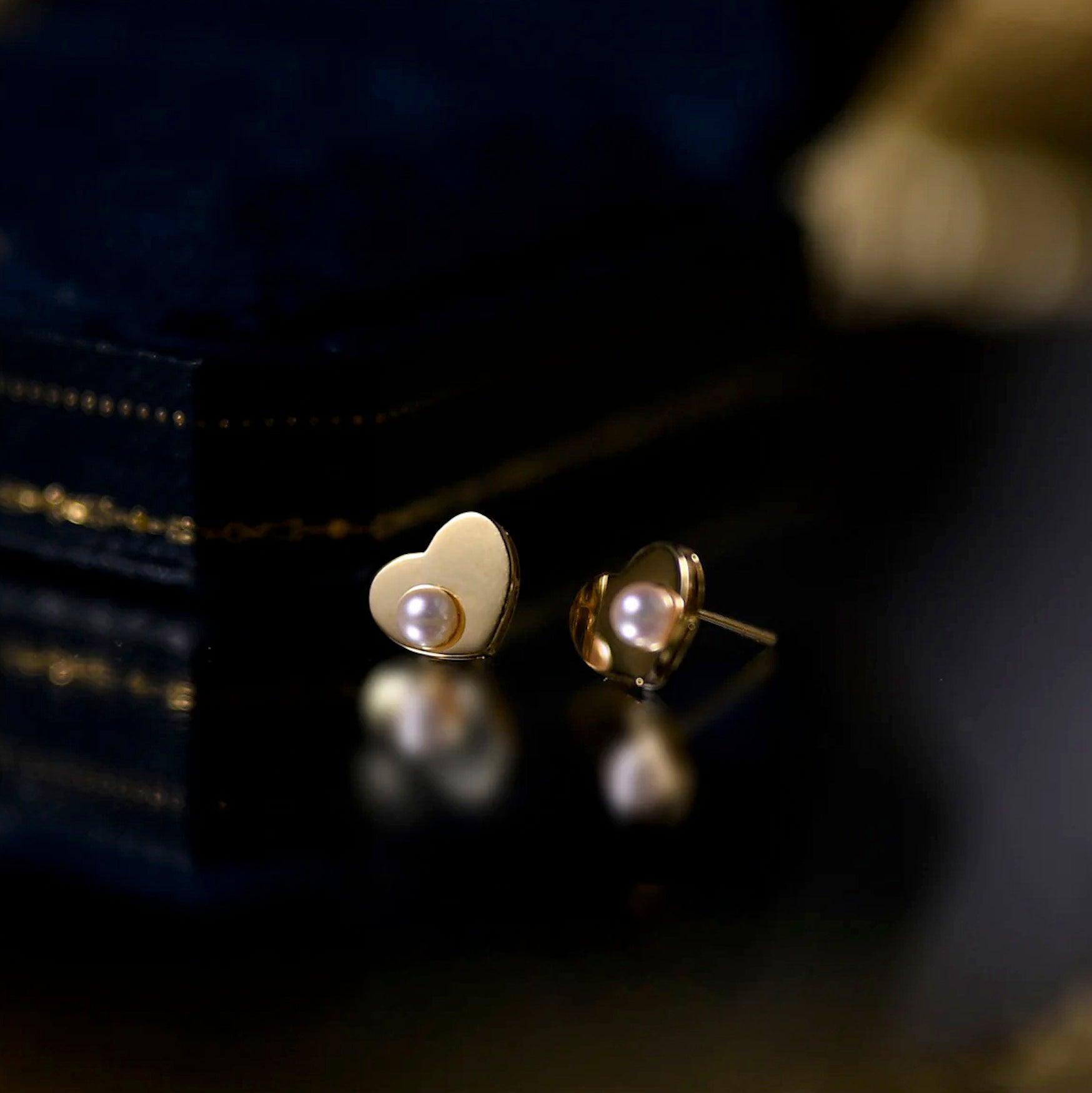 Amelie Heart Studs - Elegante Oorbellen met Parel