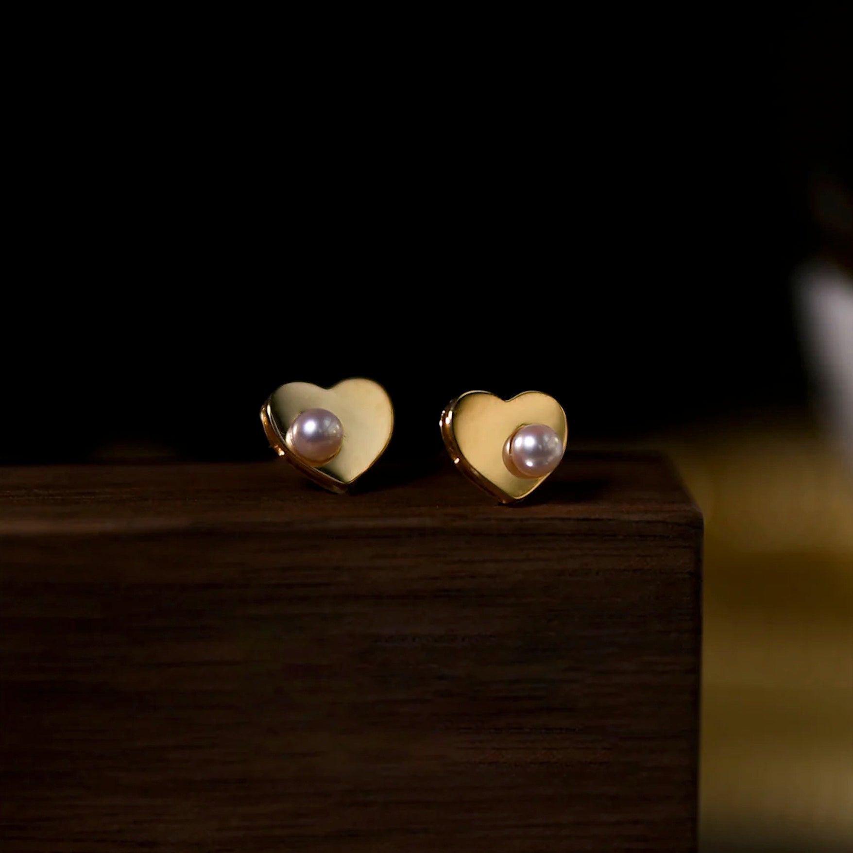 Amelie Heart Studs - Elegante Oorbellen met Parel