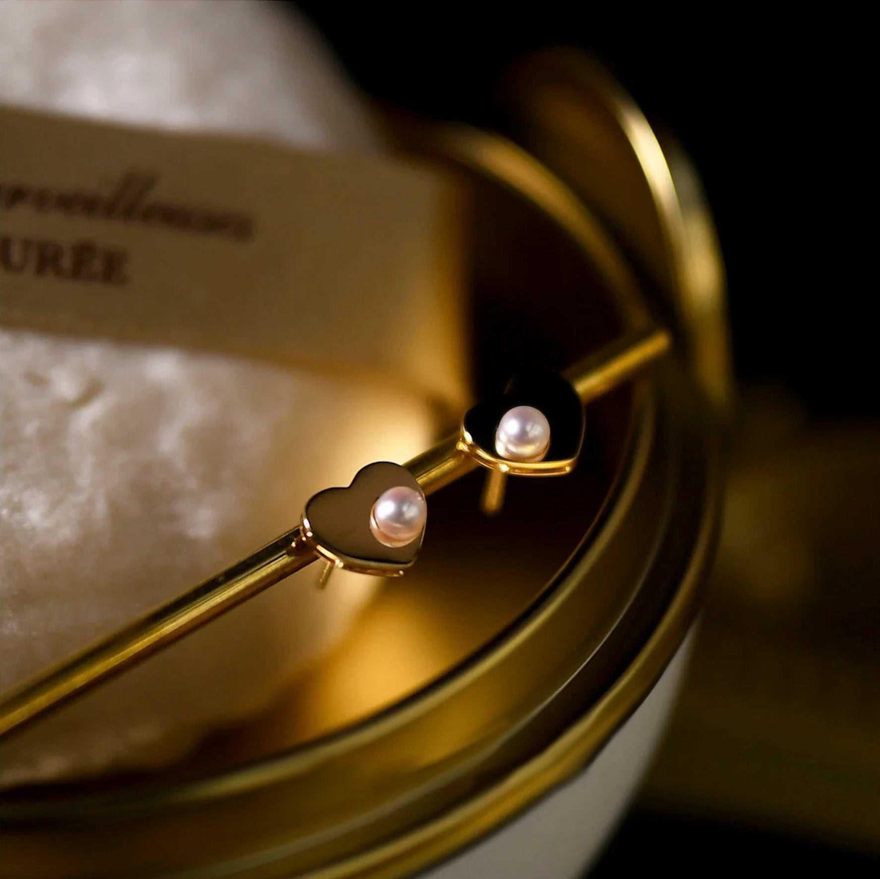 Amelie Heart Studs - Elegante Oorbellen met Parel