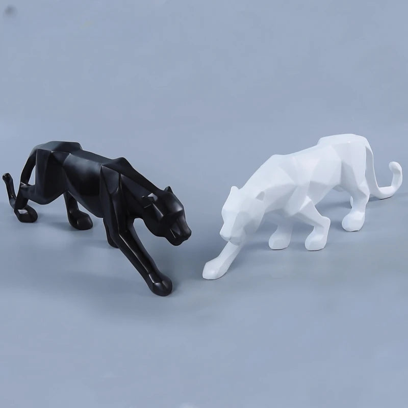 PantherSculpt – Strakke Zwart-Witte Panter Beelden