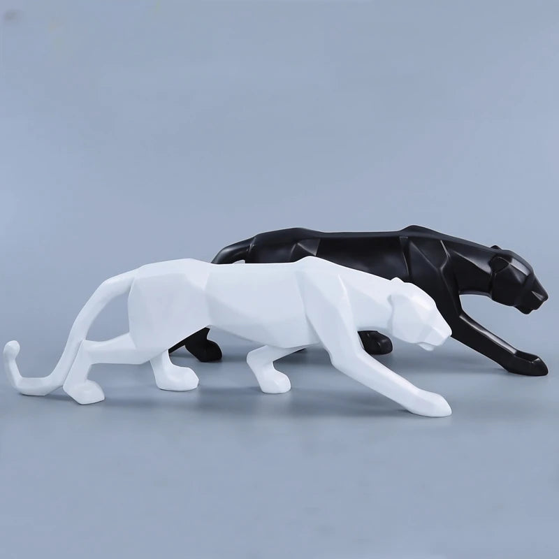 PantherSculpt – Strakke Zwart-Witte Panter Beelden