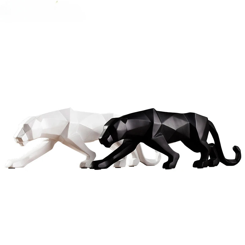 PantherSculpt – Strakke Zwart-Witte Panter Beelden