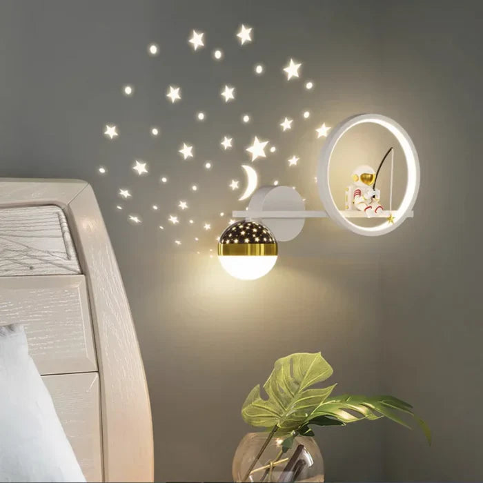 GlowNest – Speelse Wandlamp voor Kinderkamer