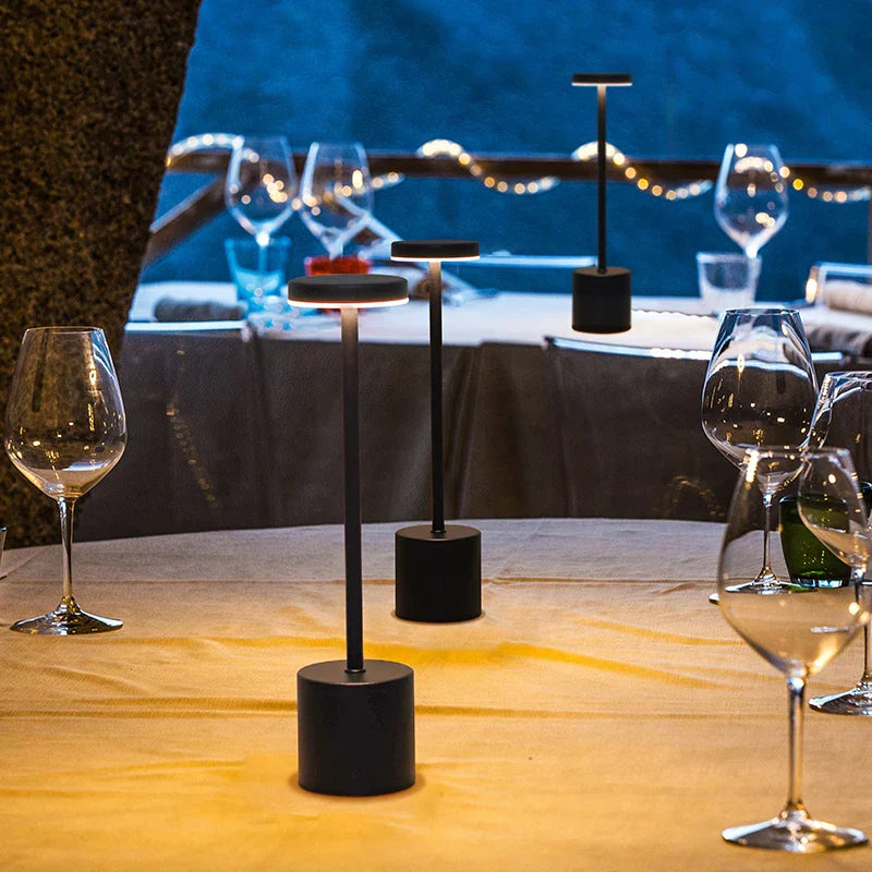 NoirElegance - Moderne Zwarte LED Tafellamp