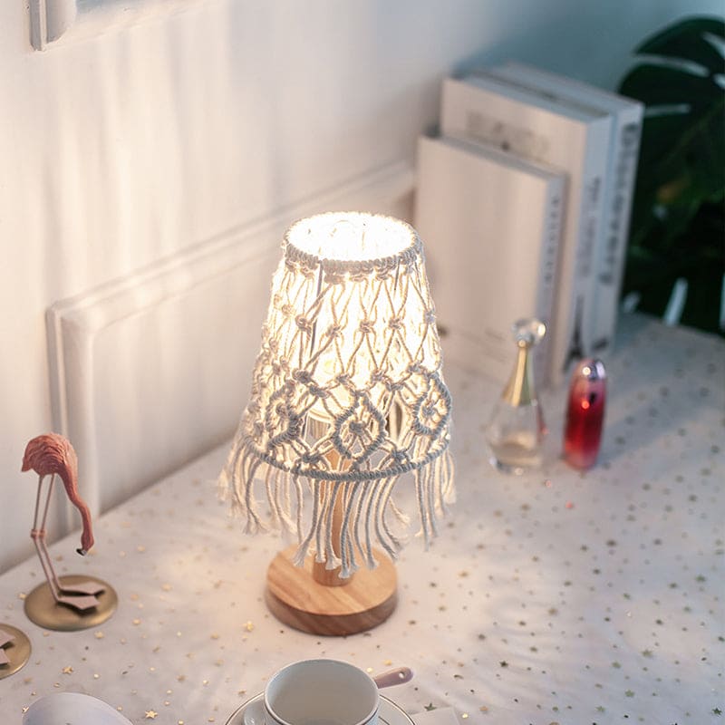 FeatherGlow Table Lamp – Luxe Tafellamp met Vereenvoudigd Design