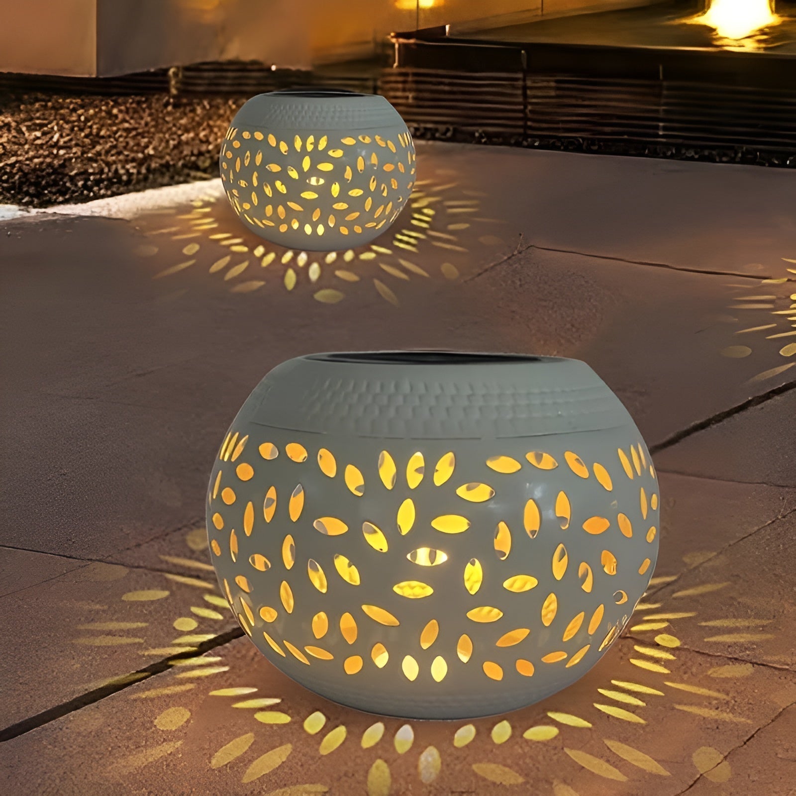 Elegante Solar Garden Light met Stippen - Sfeervolle Buitenverlichting
