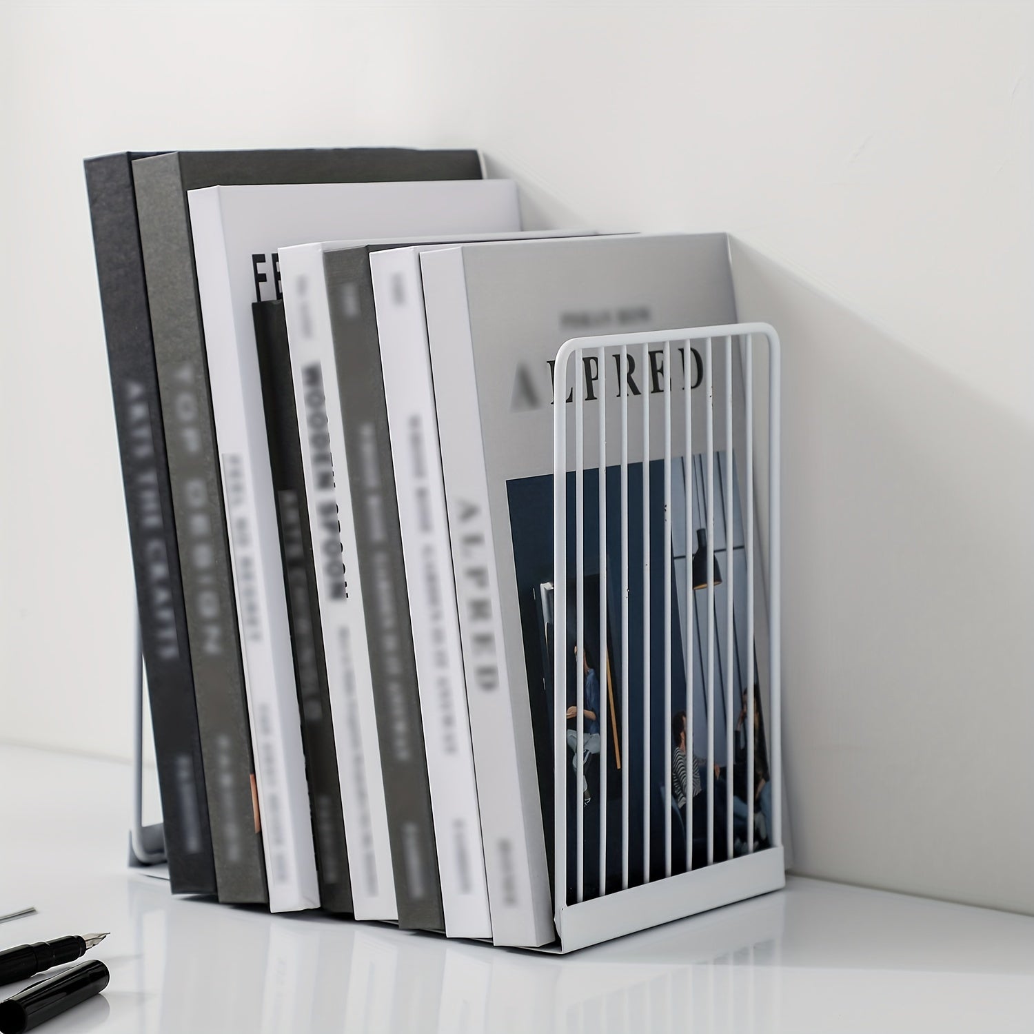 IronHold - Elegante Boekensteunen voor Perfecte Organisatie