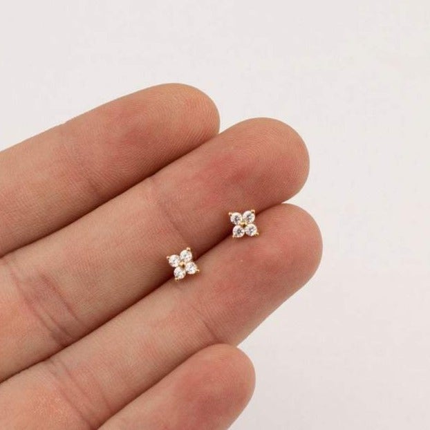 Sophie Studs – Elegante Bloemen Oorbellen