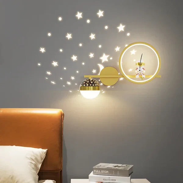 GlowNest – Speelse Wandlamp voor Kinderkamer