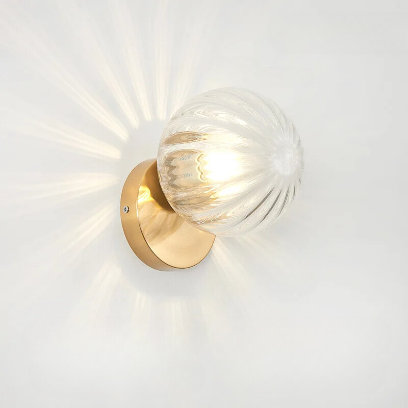 LuxeGlow - Stijlvolle Gouden Wandlamp met Glazen Bol