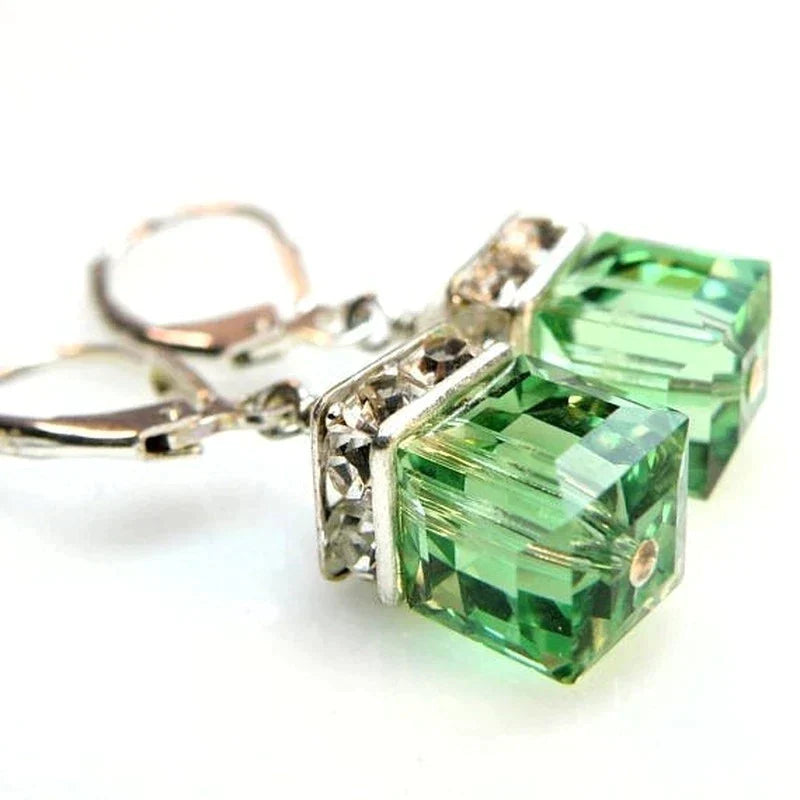 Verleidelijk Groene Peridoot Oorbellen | Stralende Oorhangers voor een Betoverende Look!