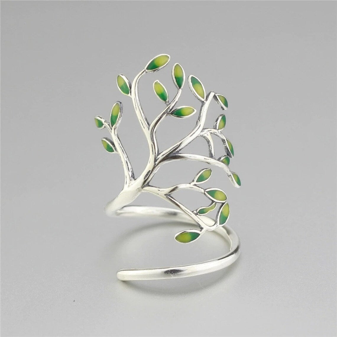 SilverLeaf Ring – Elegante Groene Bladdetails