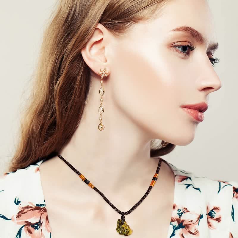 Alina's Enchanting Green Moldavite Pendant Necklace for Purification