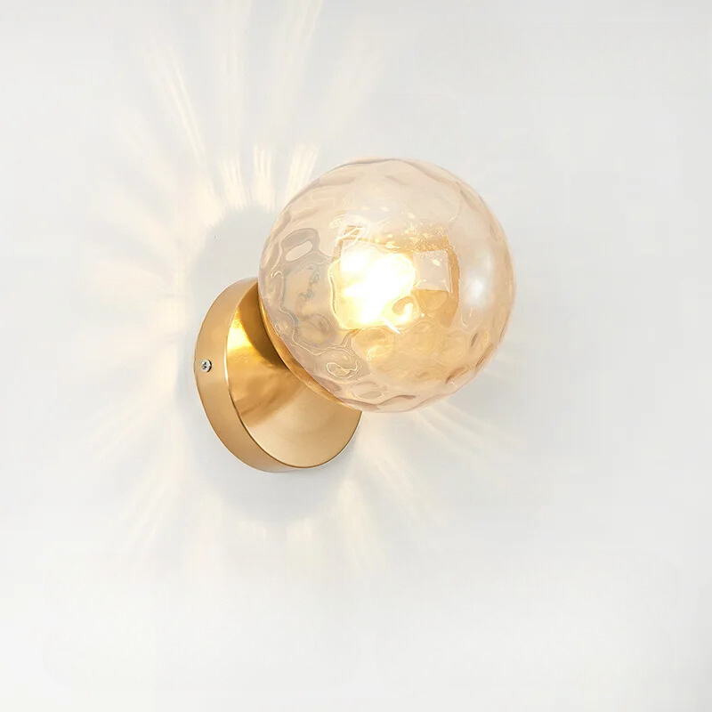 LuxeGlow - Stijlvolle Gouden Wandlamp met Glazen Bol