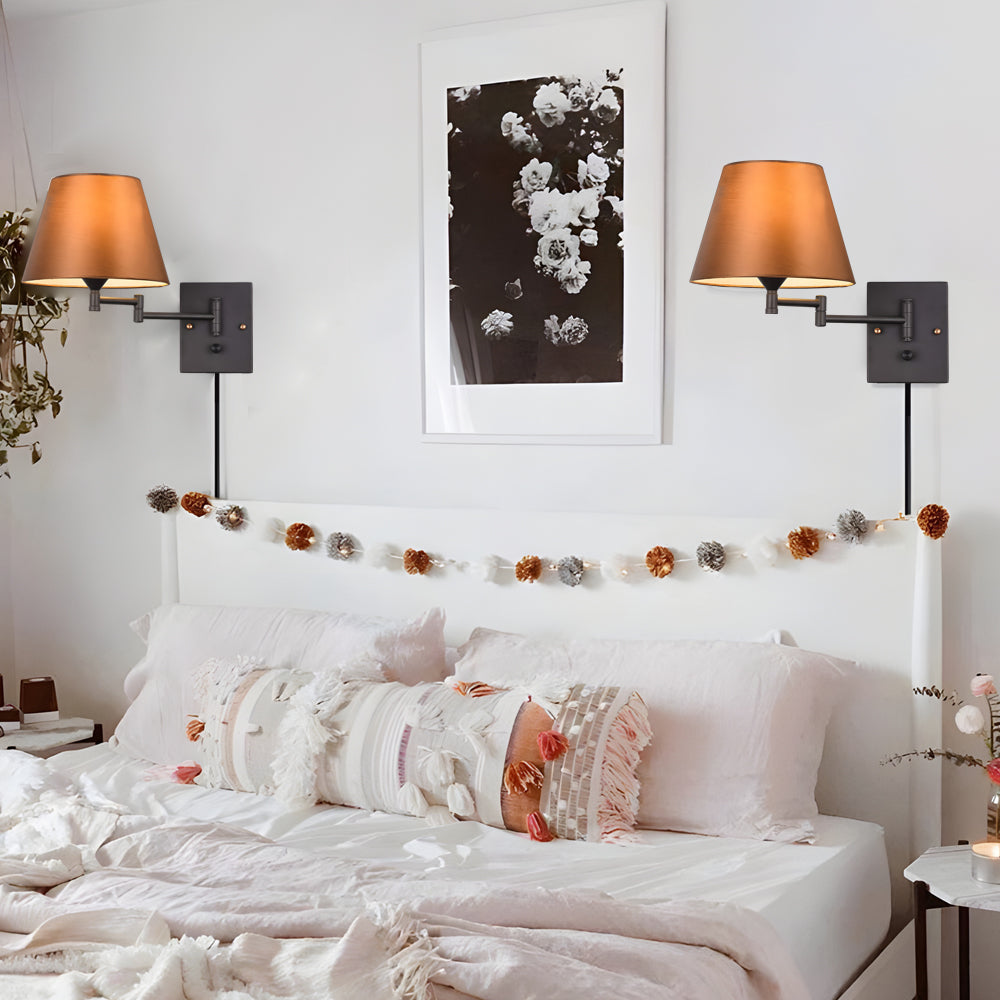 SwingLight – Verstelbare Wandlamp met Linnen Kap