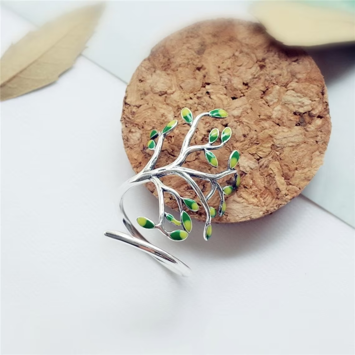 SilverLeaf Ring – Elegante Groene Bladdetails