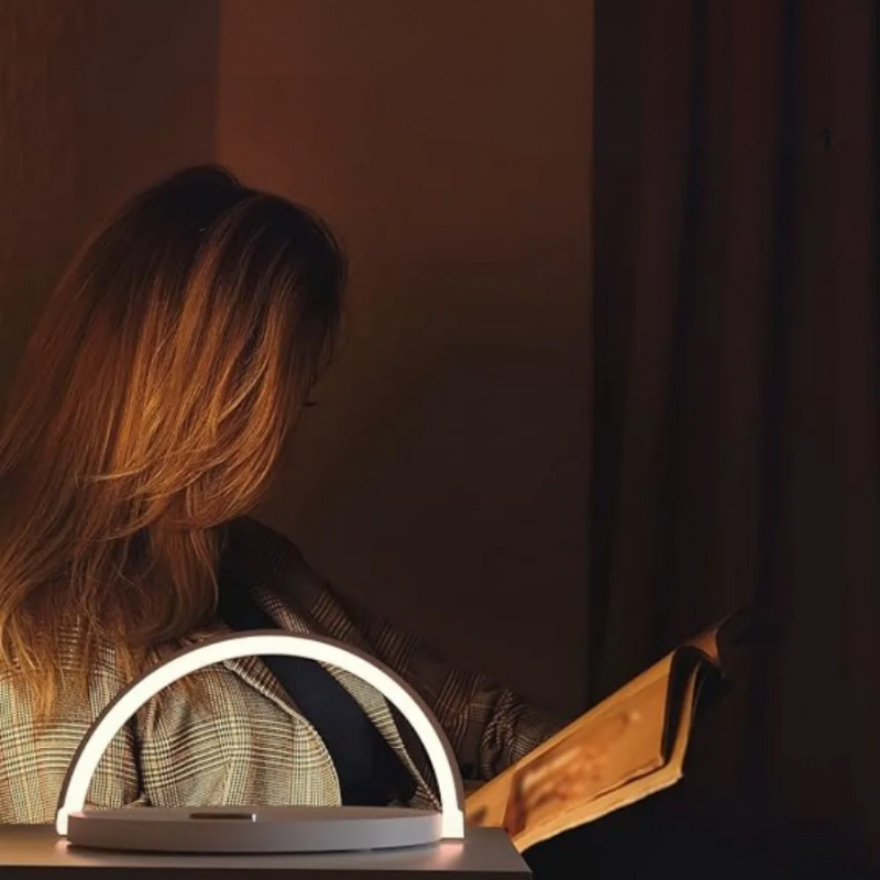 PowerGlow - Draadloze 15W Oplader met Bureau Lamp