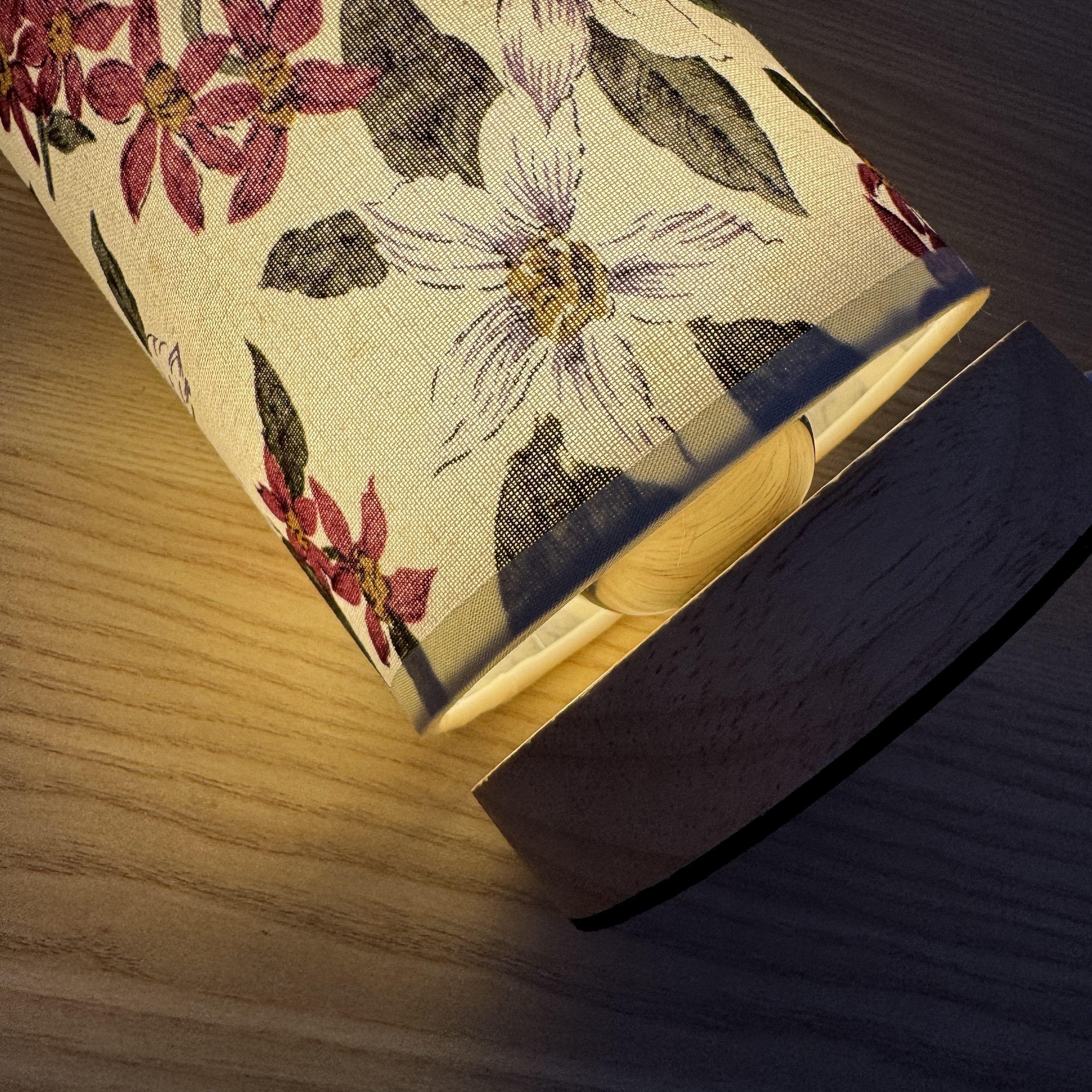 WoodGlow – Creatieve LED Tafellamp in Hout