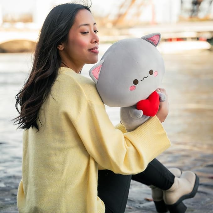 Zachte Grijze Kat met Hartje - Perfecte Knuffel voor Iedereen