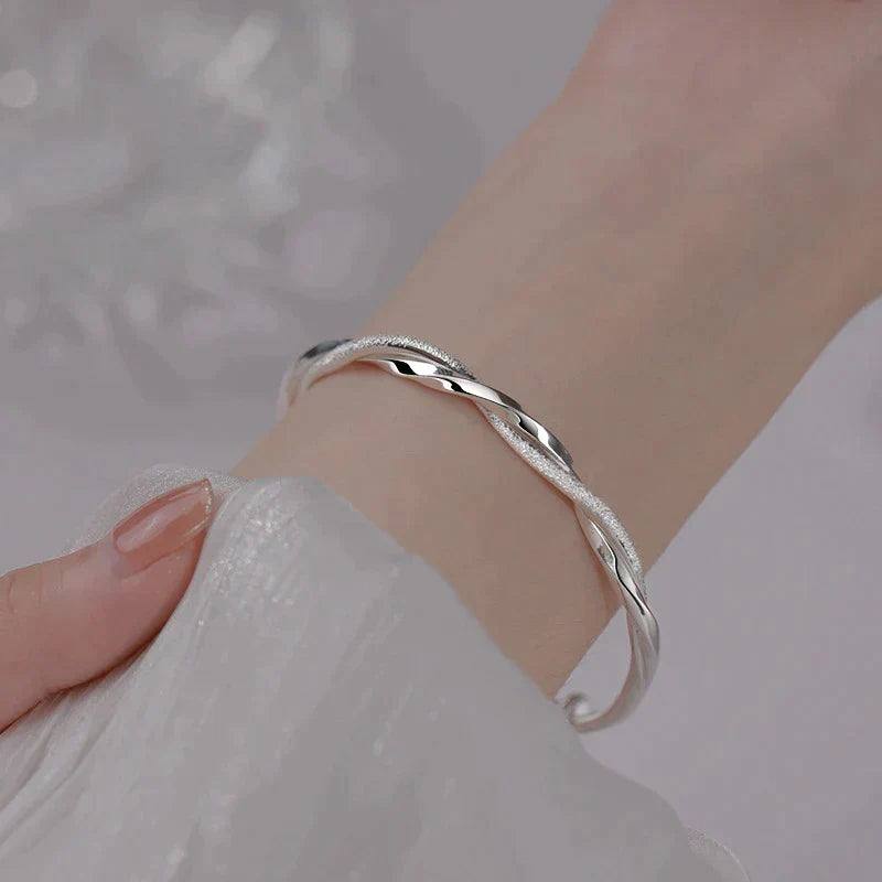 Elegante Gedraaide Zilveren Armring