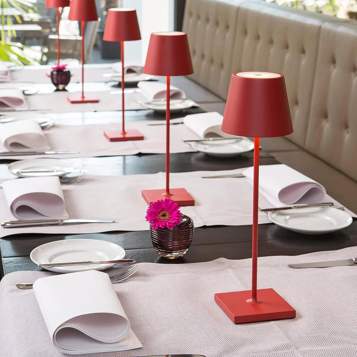 LumiLuxe - Elegante Tafellamp met Draadloze Oplaadfunctie