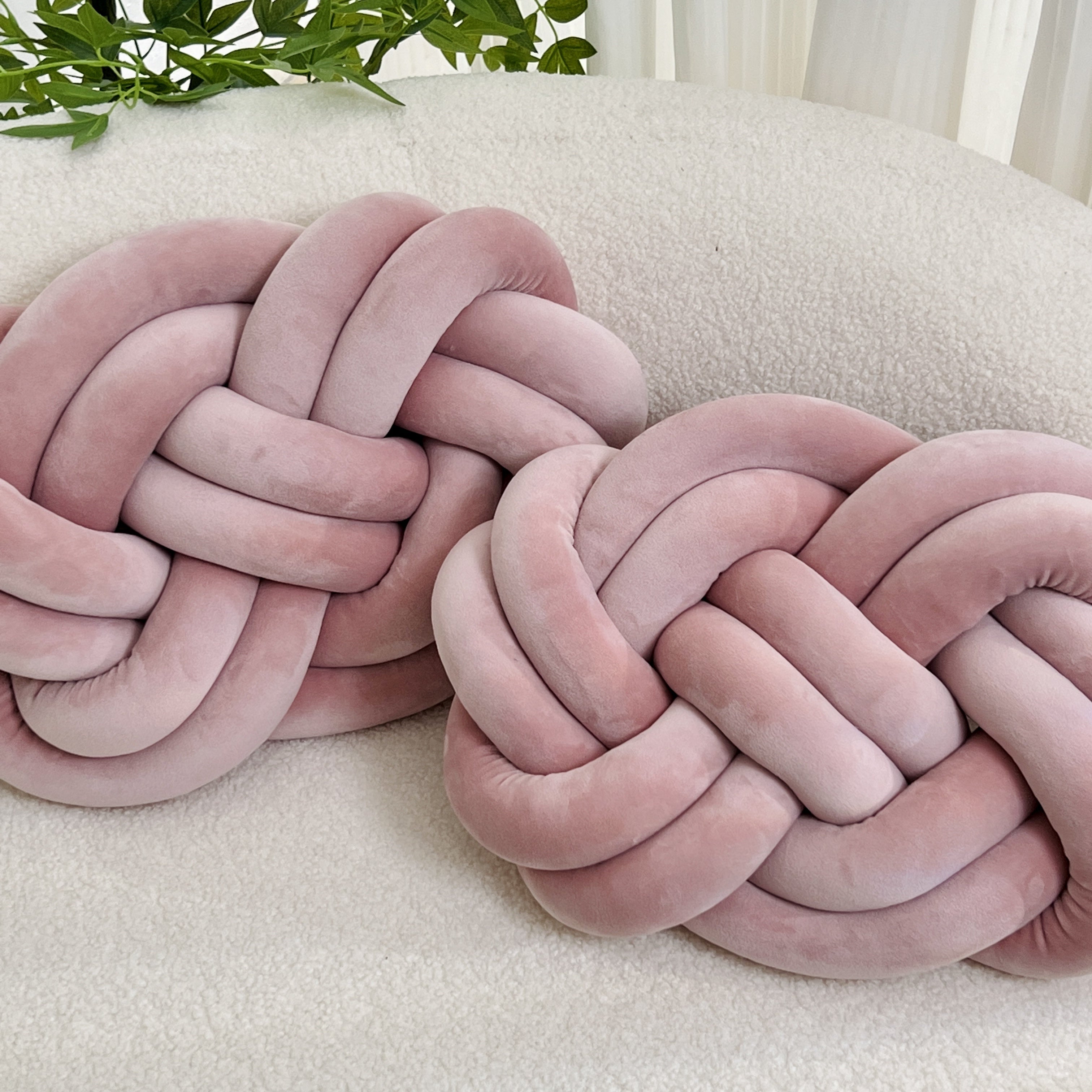 ComfortCloud Cushions - Luxe Pluche Kussens met Knoopdesign