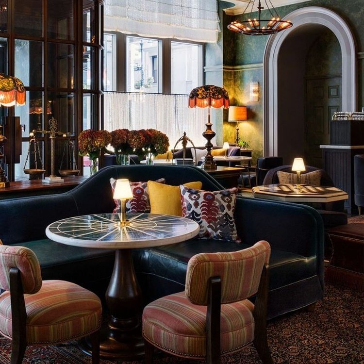 Draadloze Elegantie: Luxe Dimbare Stoffen Tafellamp