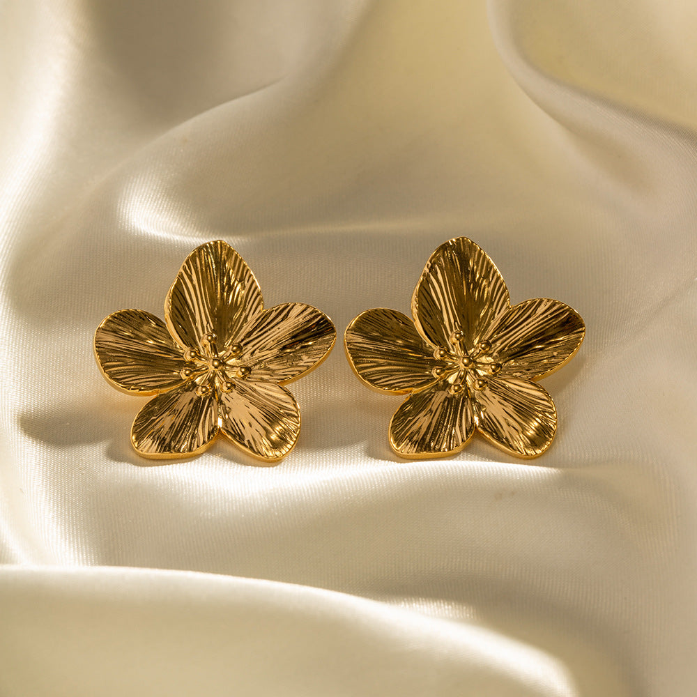 Elara Earrings - Elegante Bloemenontwerp in Goud