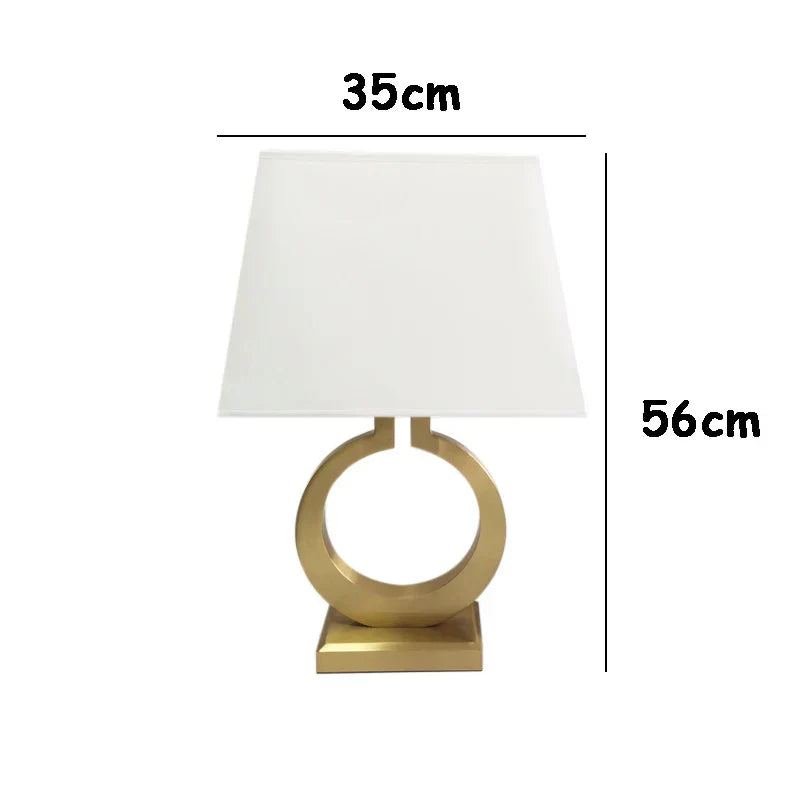 Gouden VillaGlow Luxe Design Lamp voor Elegante Ruimtes