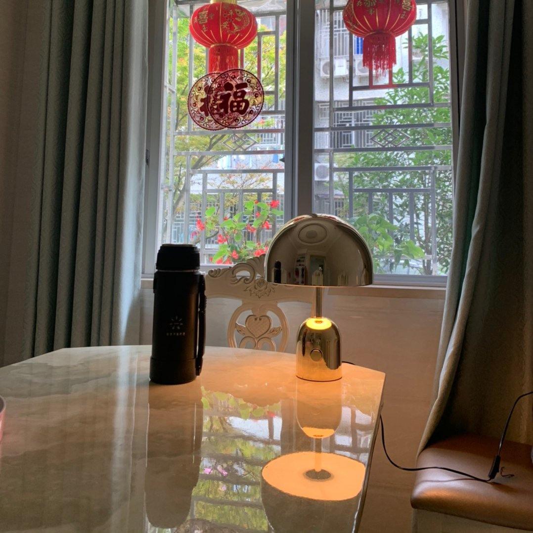 ChimeGlow Lamp - Klokvormige Elegantie voor Thuis