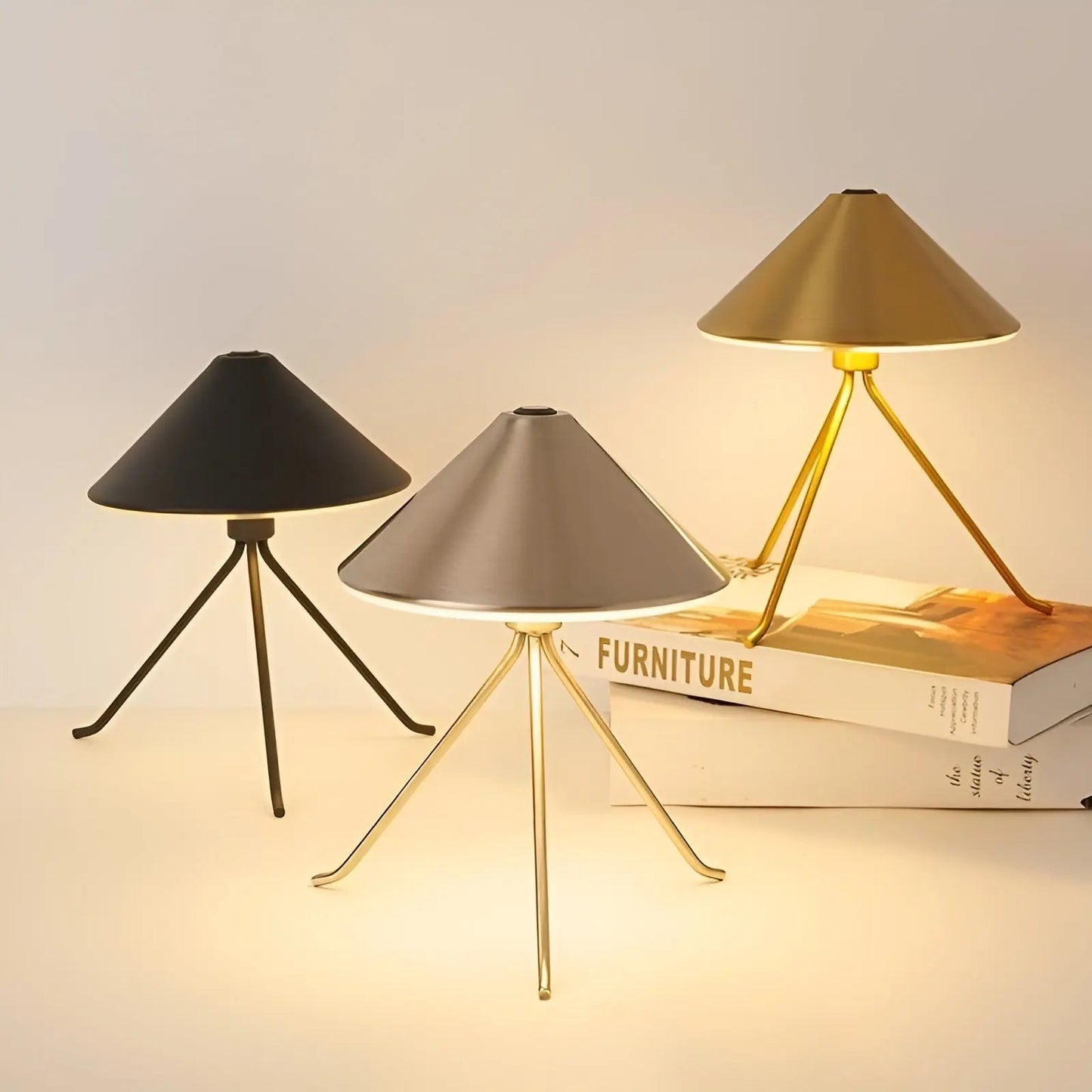 Eleganza Luxe Tafellamp – USB Oplaadbare LED Verlichting met Chic Design in Zwart, Goud en Zilver