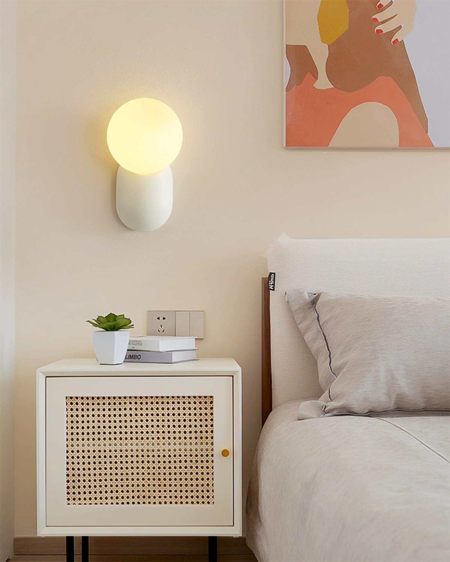 ChicGlow Resin Wandlamp – Elegantie en Energiezuinigheid in Één