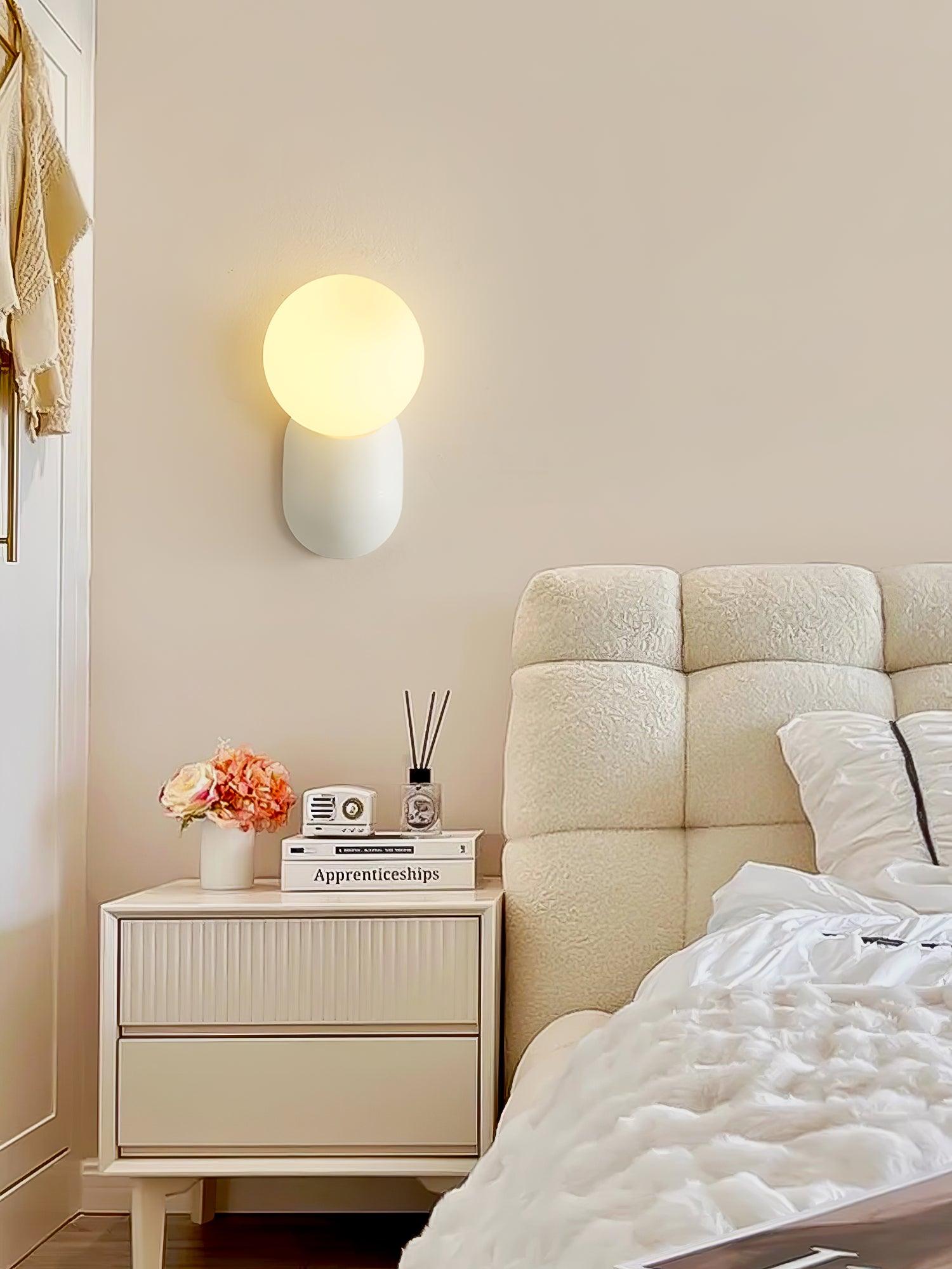 ChicGlow Resin Wandlamp – Elegantie en Energiezuinigheid in Één