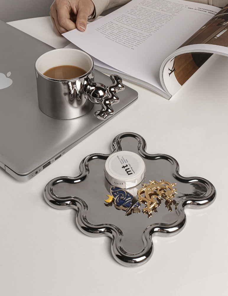 Cupido - Handgemaakte Porseleinen Kop en Schotel Set