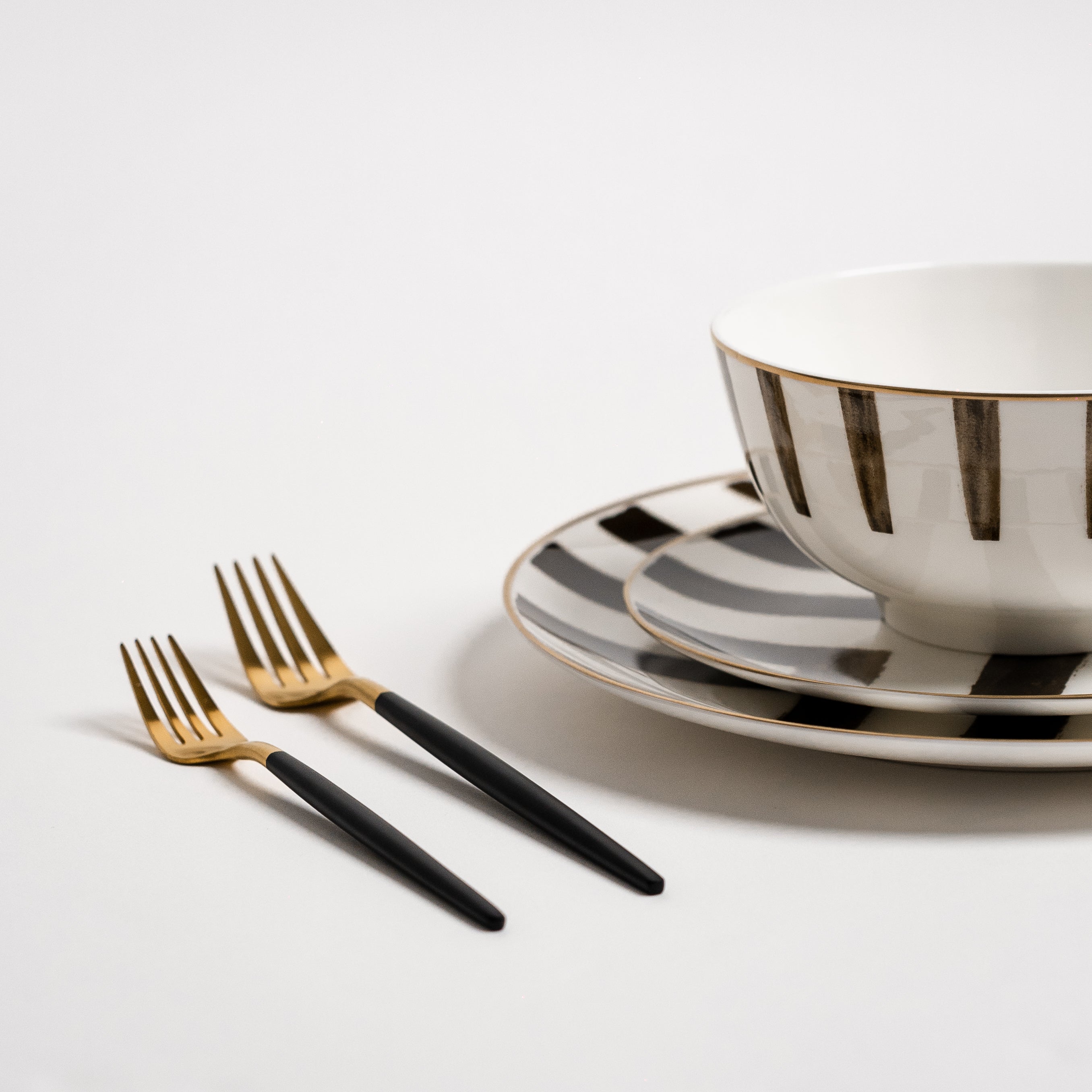 DaviSet – Luxe Zwarte Bordenset van Beenderporselein