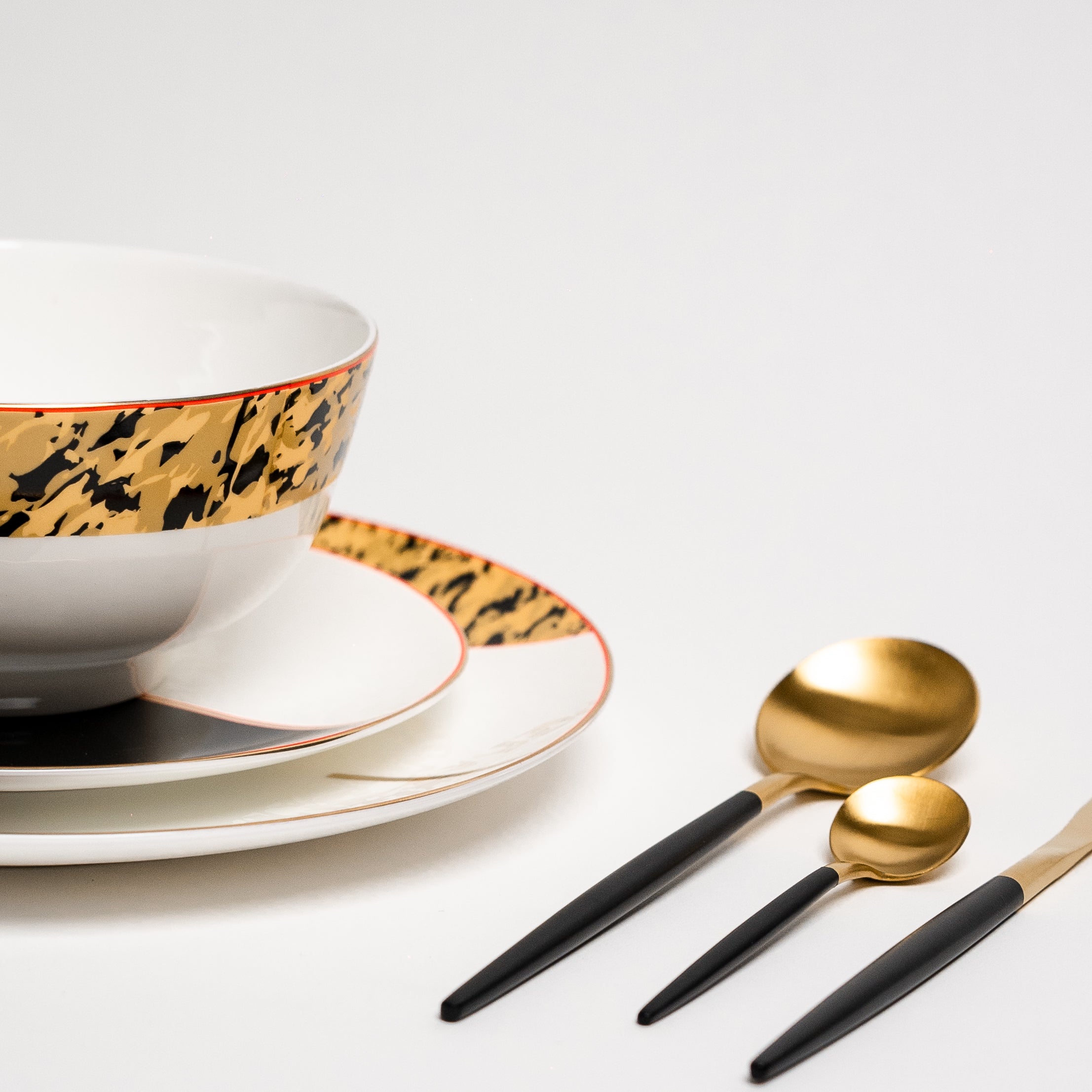 Tigress Set – Luxe Gouden en Zwarte Bordenset