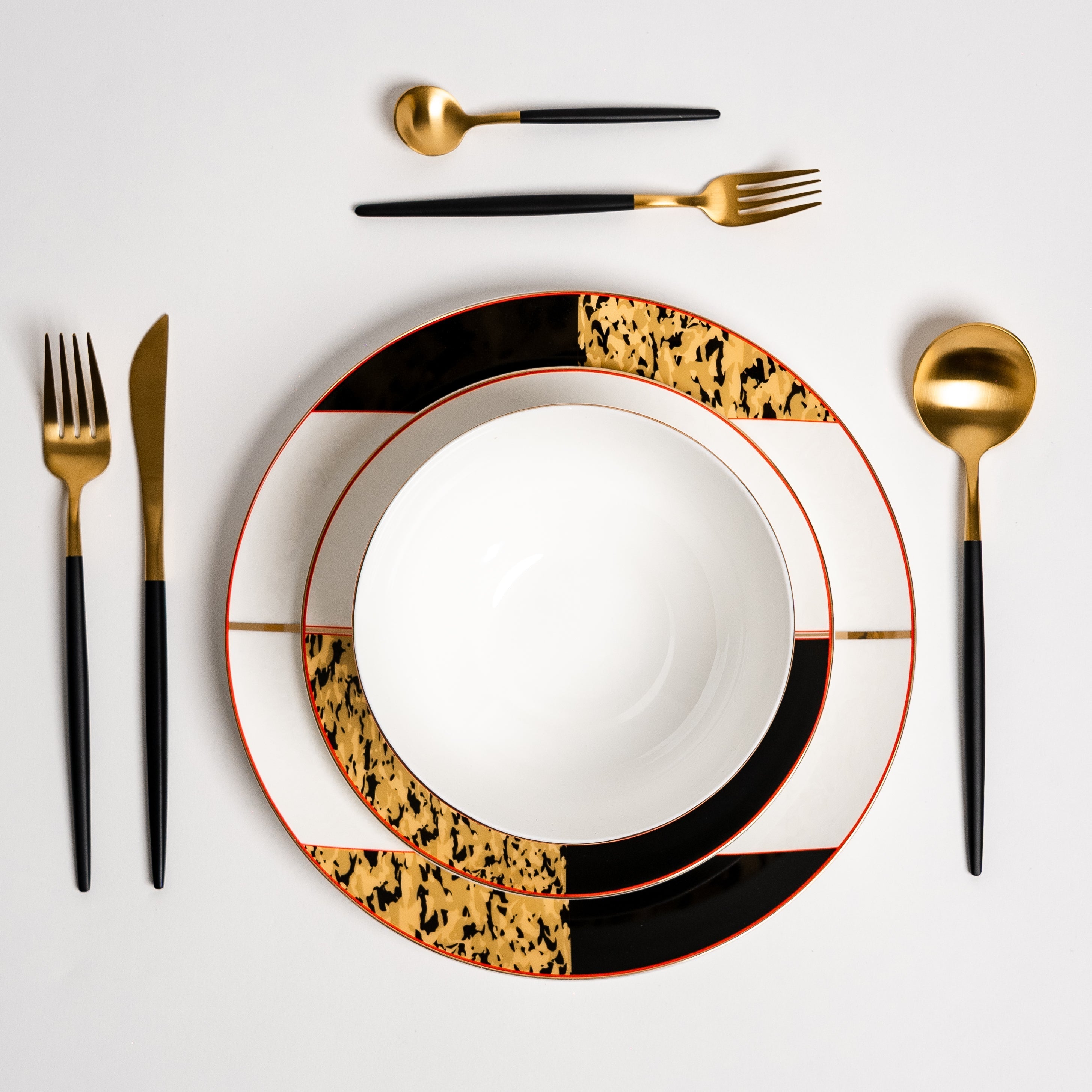Tigress Set – Luxe Gouden en Zwarte Bordenset