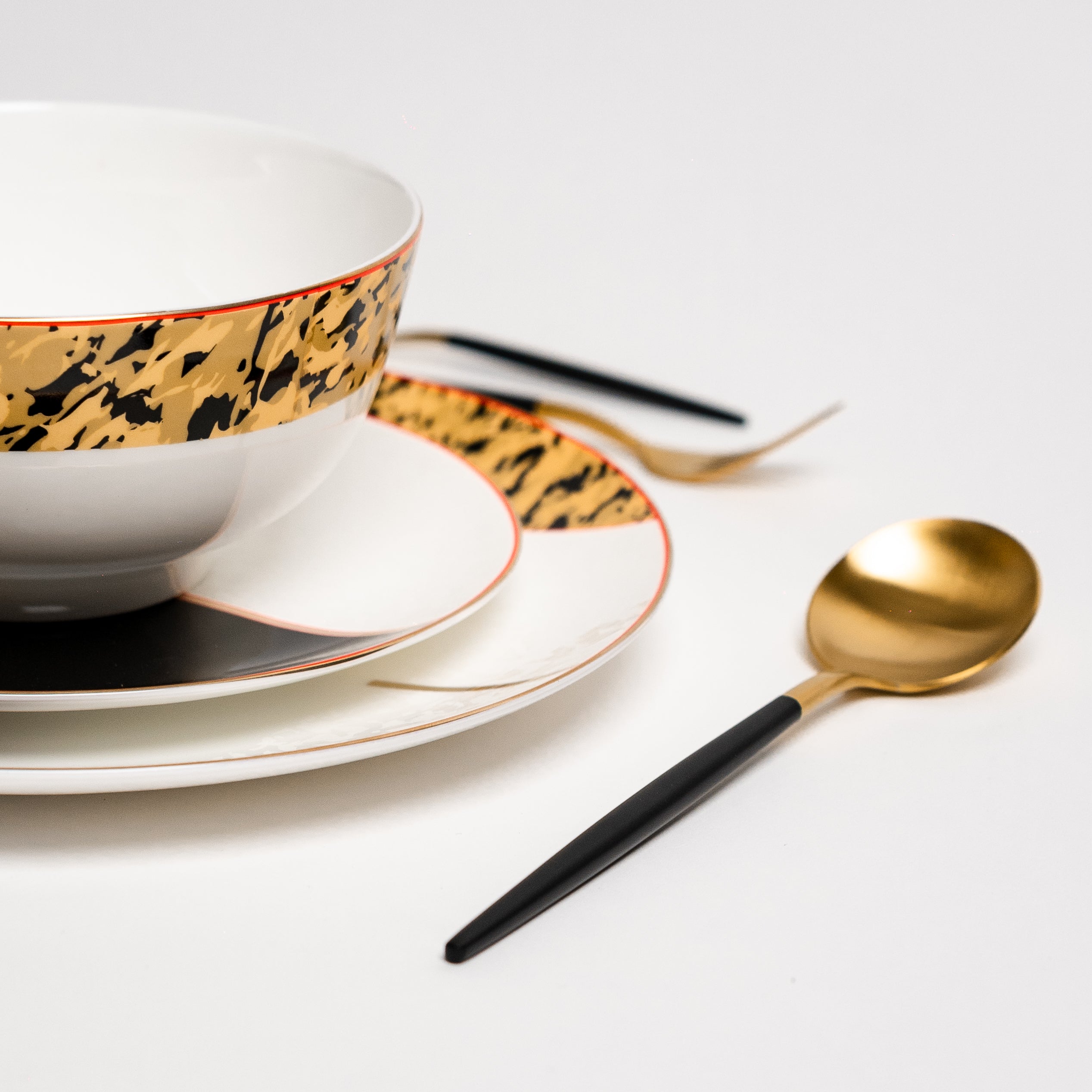 Tigress Set – Luxe Gouden en Zwarte Bordenset