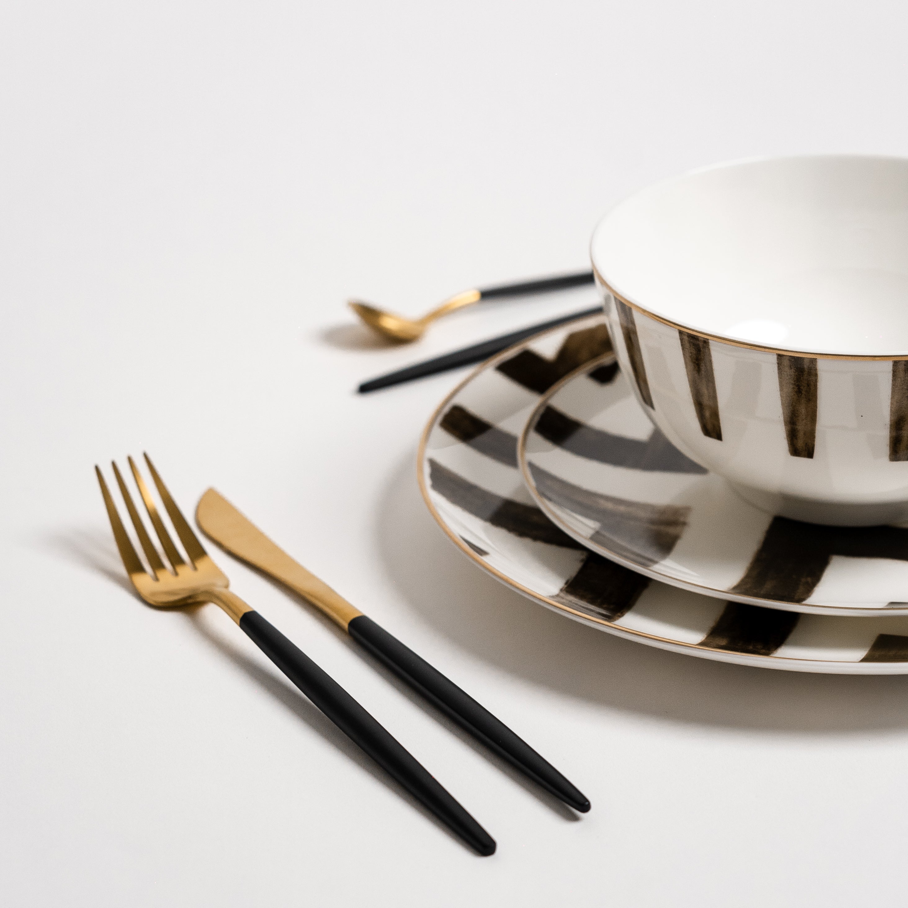 DaviSet – Luxe Zwarte Bordenset van Beenderporselein