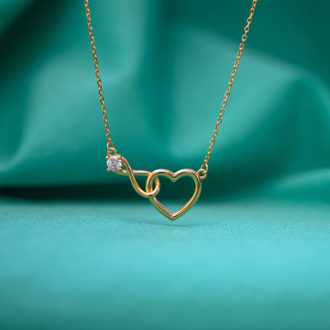 HeartBond Necklace – Tijdloos Sieraad van Verbonden Liefde