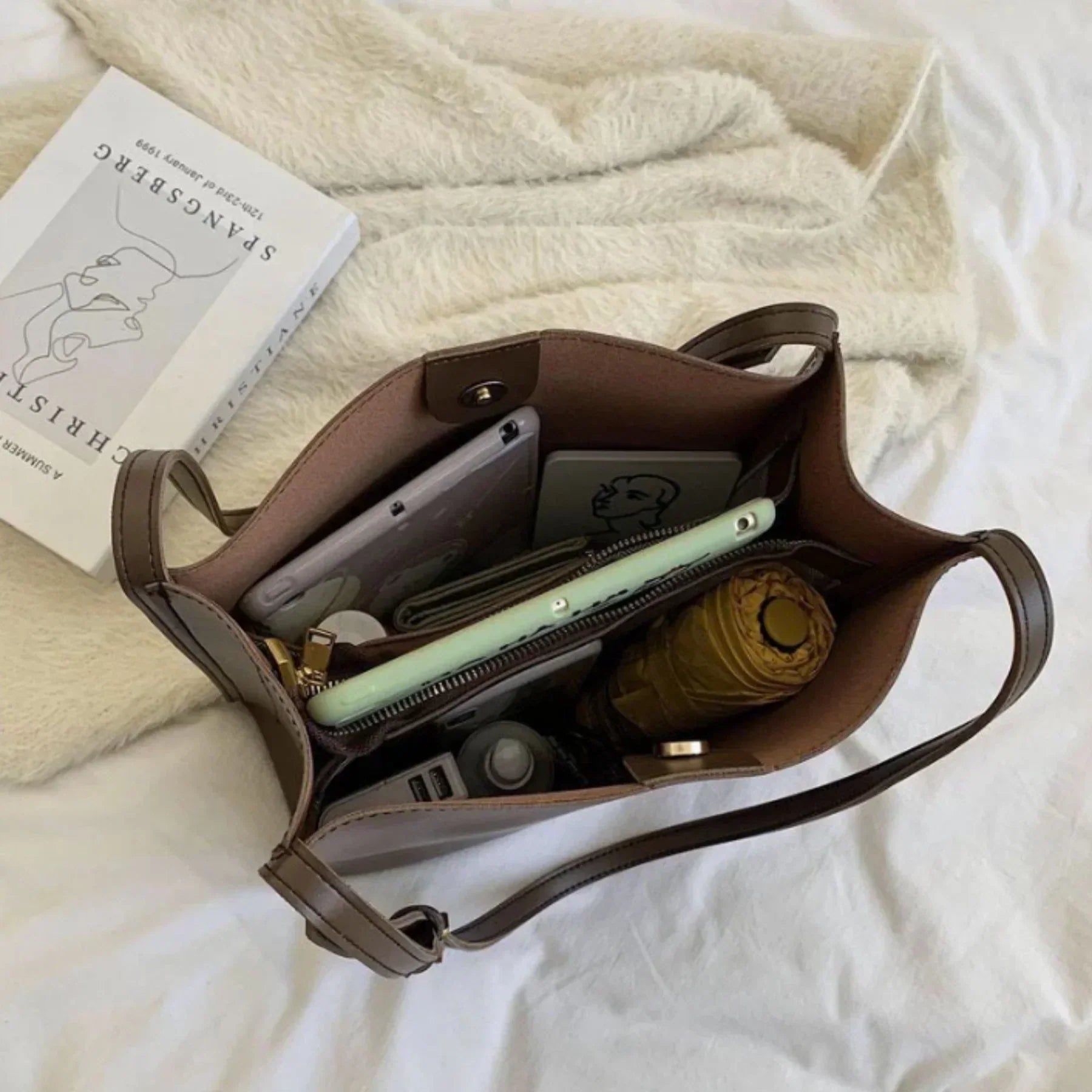 RetroChic Handbag – Vintage Stijl Mode Tas