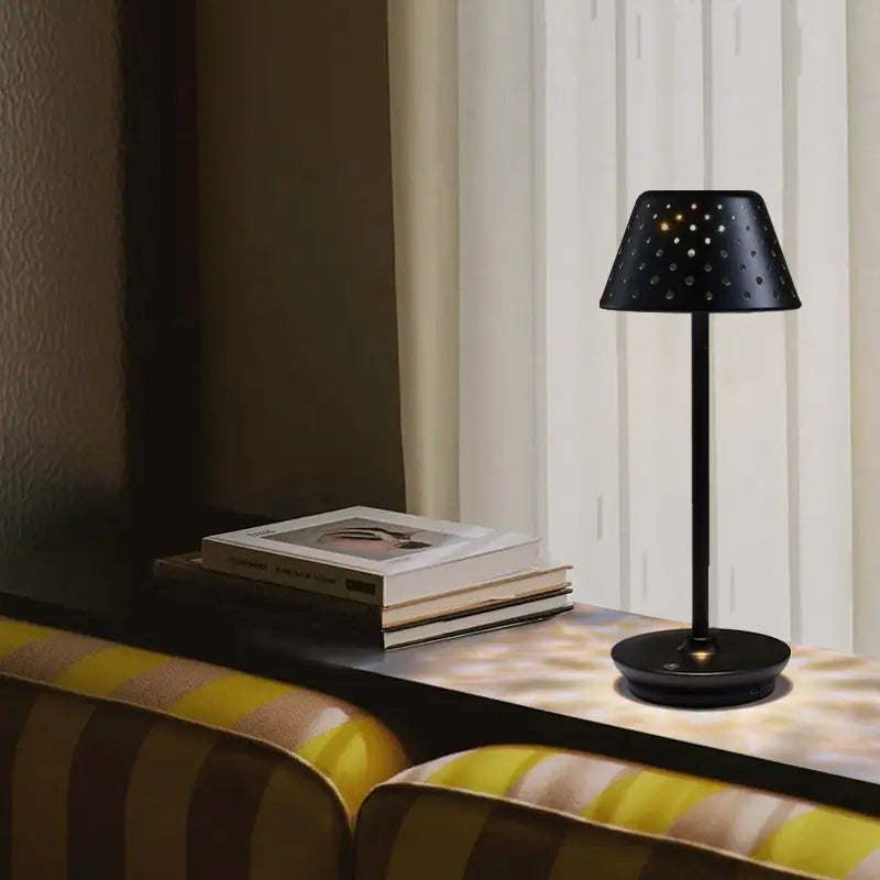 LuxeGlow – Draagbare LED Tafellamp voor Moderne Interieurs