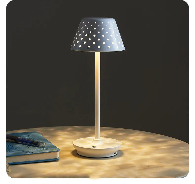 LuxeGlow – Draagbare LED Tafellamp voor Moderne Interieurs