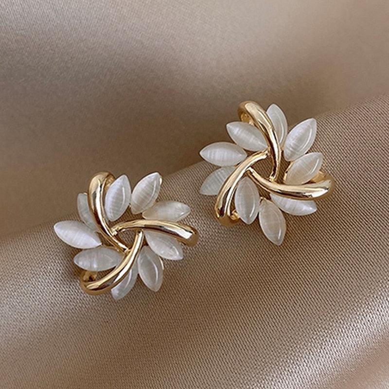 BlossomStud Earrings – Elegante Sakura Oorbellen