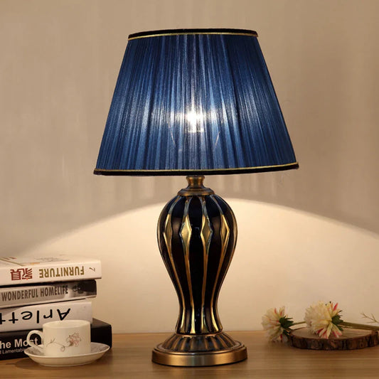 TimelessLuxe – Antieke Keramische Lamp voor Elegante Interieurs