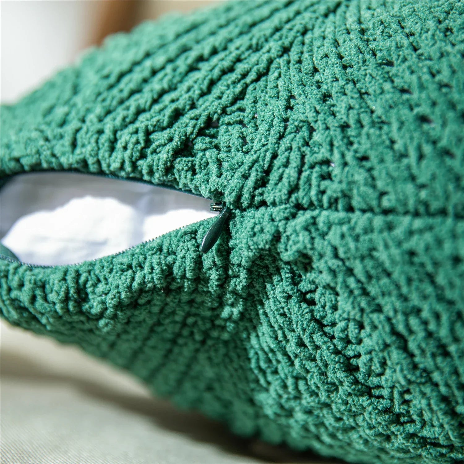Chique Chenille Kussenhoes met Nordic Pompons - Luxe Comfort