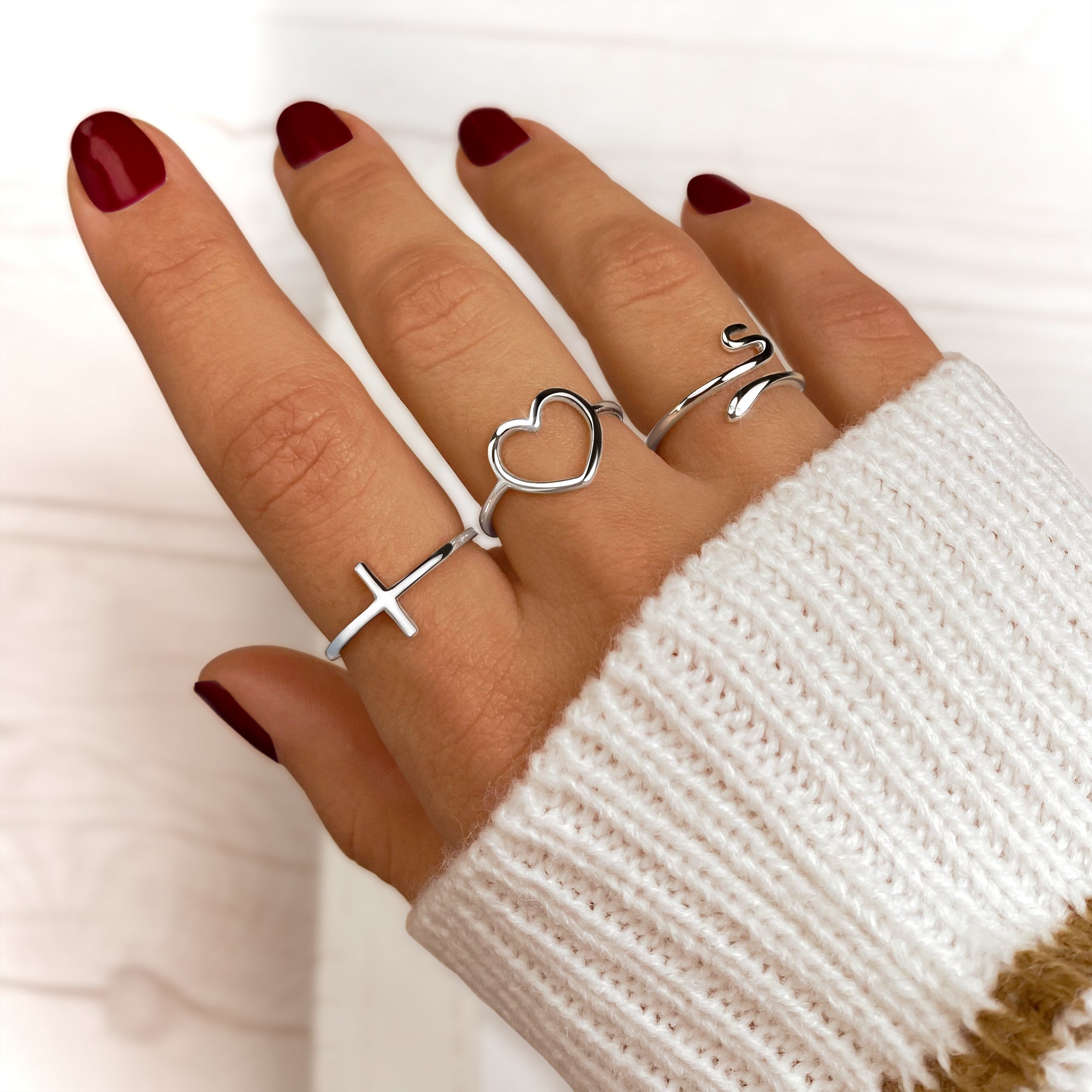 Chic Amélie Cross-Detail Ring